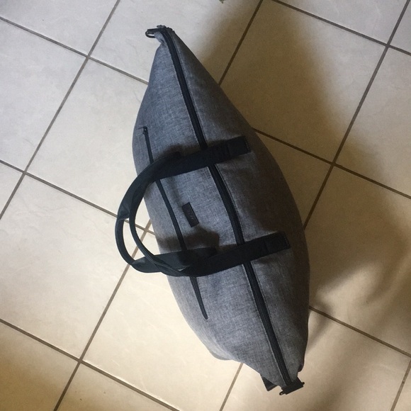 Hugo Boss duffel bag - Picture 4 of 5